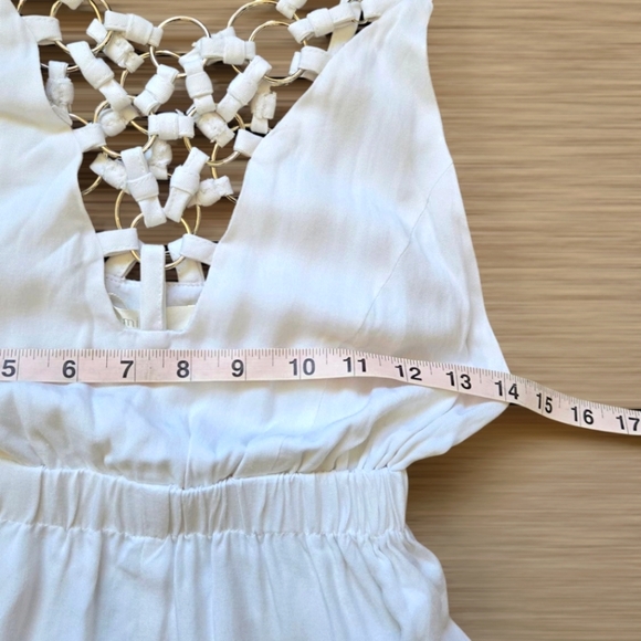 Millau White Circle Cage Detail Chain Link Neckline Romper Size Small NWT - Picture 10 of 13